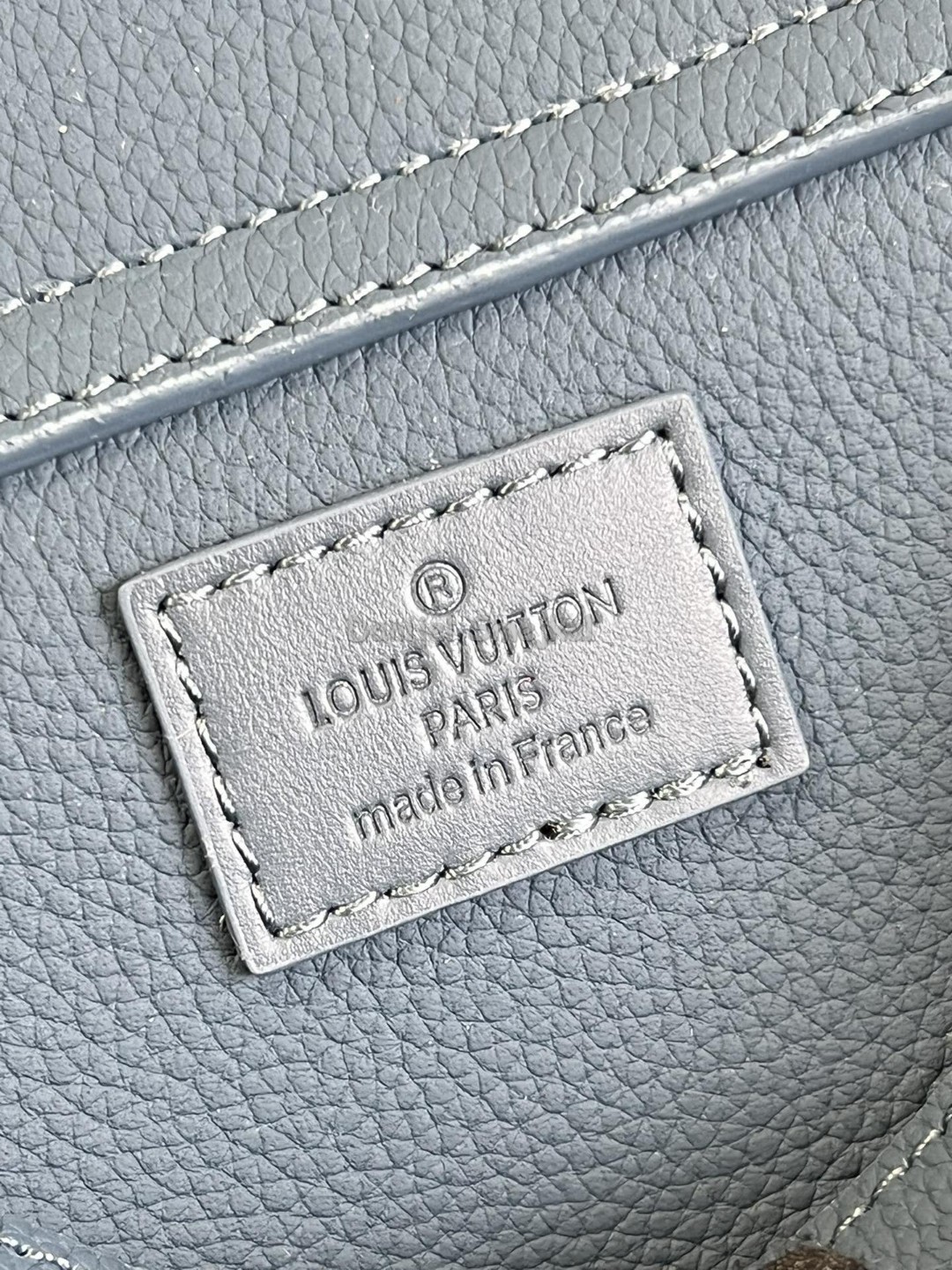 Louis Vuitton M59625 Takeoff Sling Aerogram 30cm
