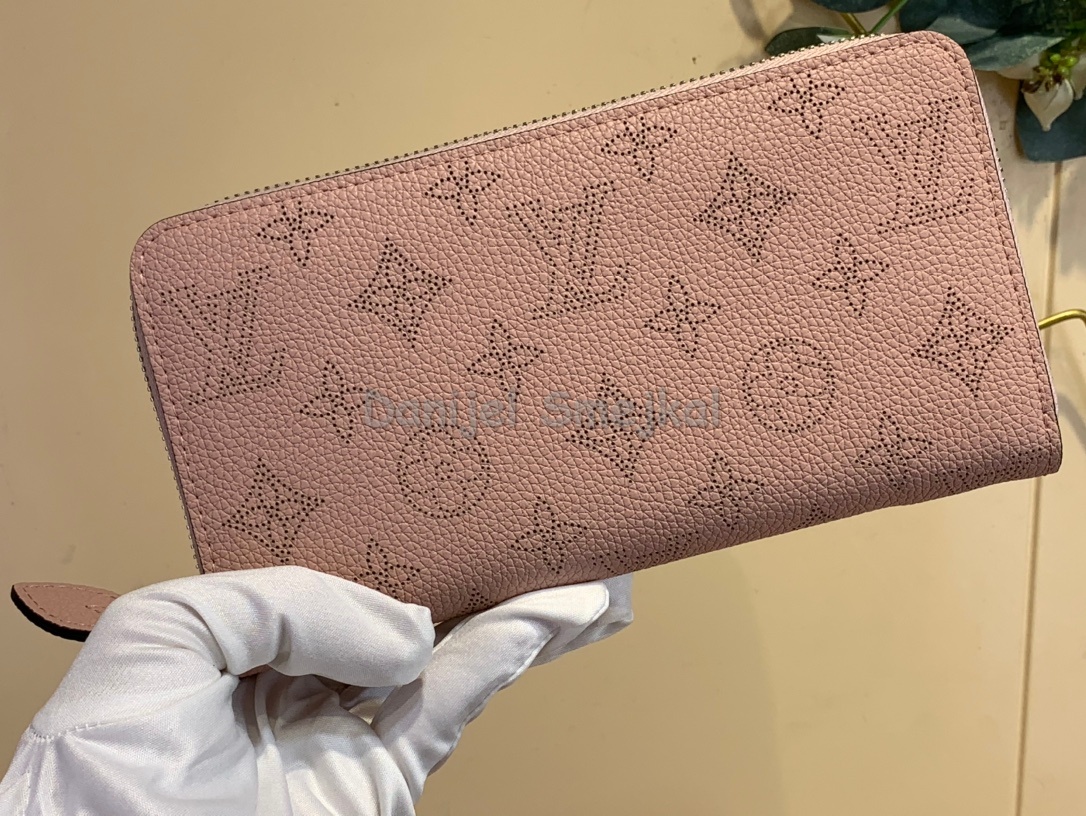 Louis Vuitton M69821 Zippy Wallet Mahina Leather 