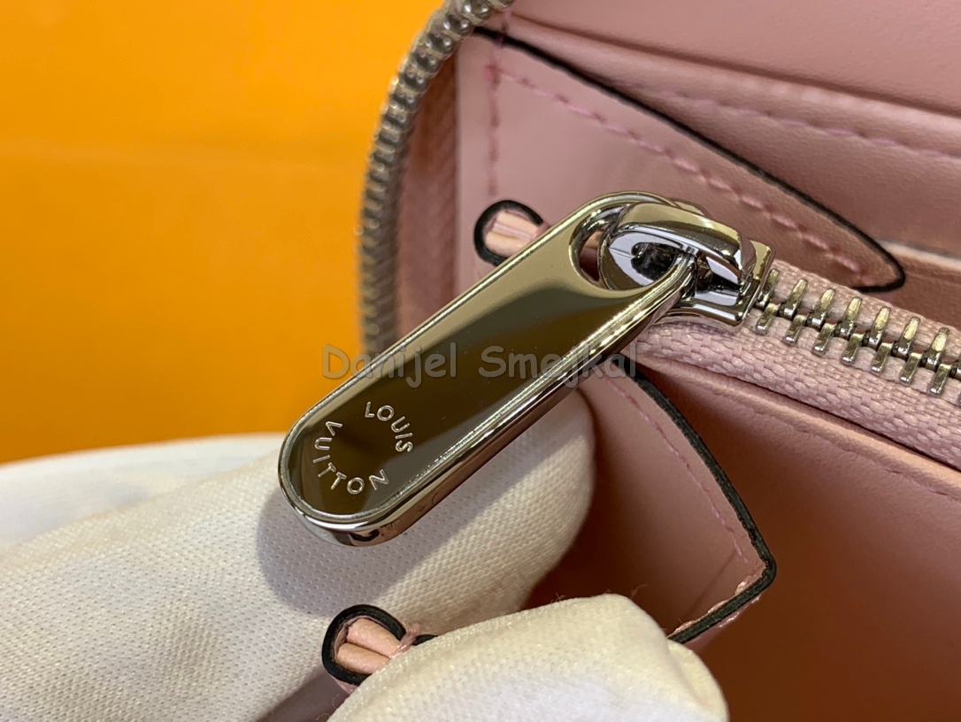 Louis Vuitton M69821 Zippy Wallet Mahina Leather 