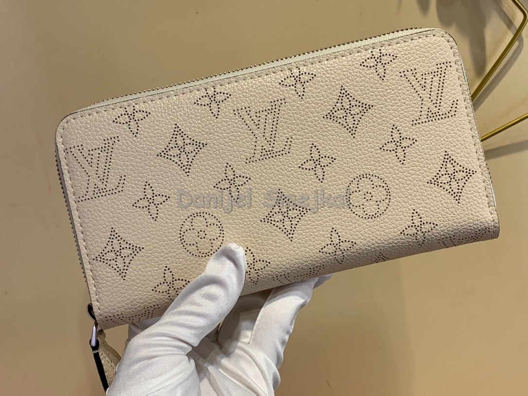 Louis Vuitton M69821 Zippy Wallet Mahina Leather 