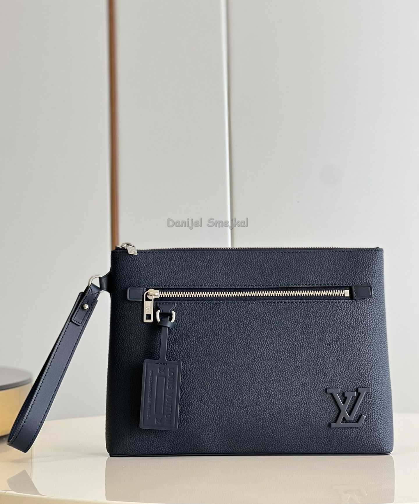 Louis Vuitton M69837 Takeoff Pouch LV Aerogram 30cm