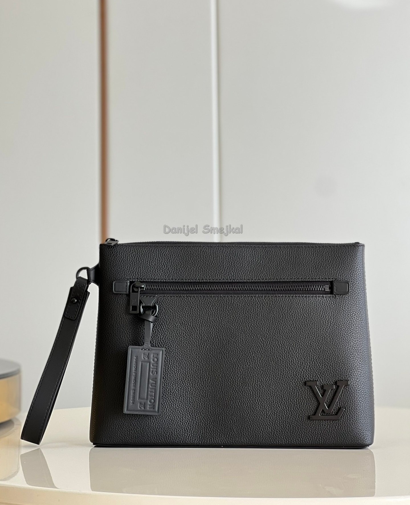 Louis Vuitton M69837 Takeoff Pouch LV Aerogram 30cm