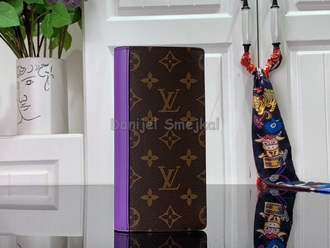 Louis Vuitton M81539 Brazza Wallet