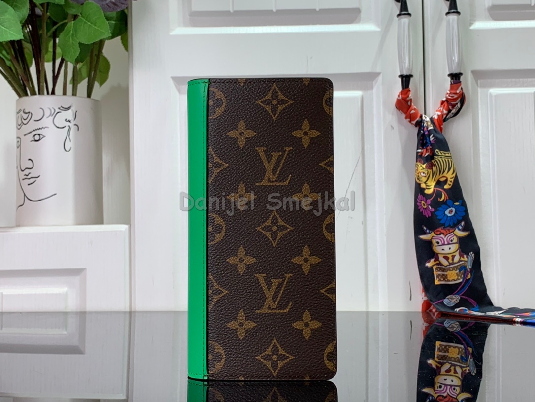 Louis Vuitton M81539 Brazza Wallet