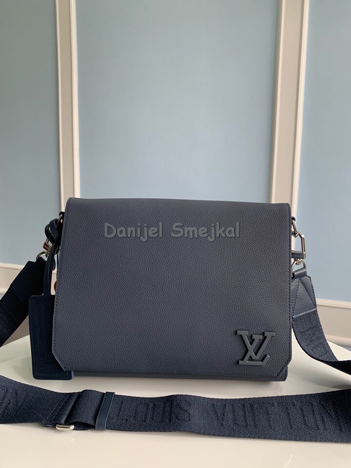 Louis Vuitton M21363 Takeoff Messenger LV Aerogram 28cm