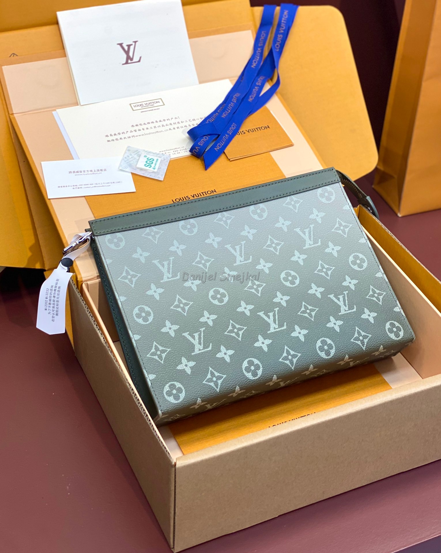 Louis Vuitton Pochette Monogram Eclipse 26cm