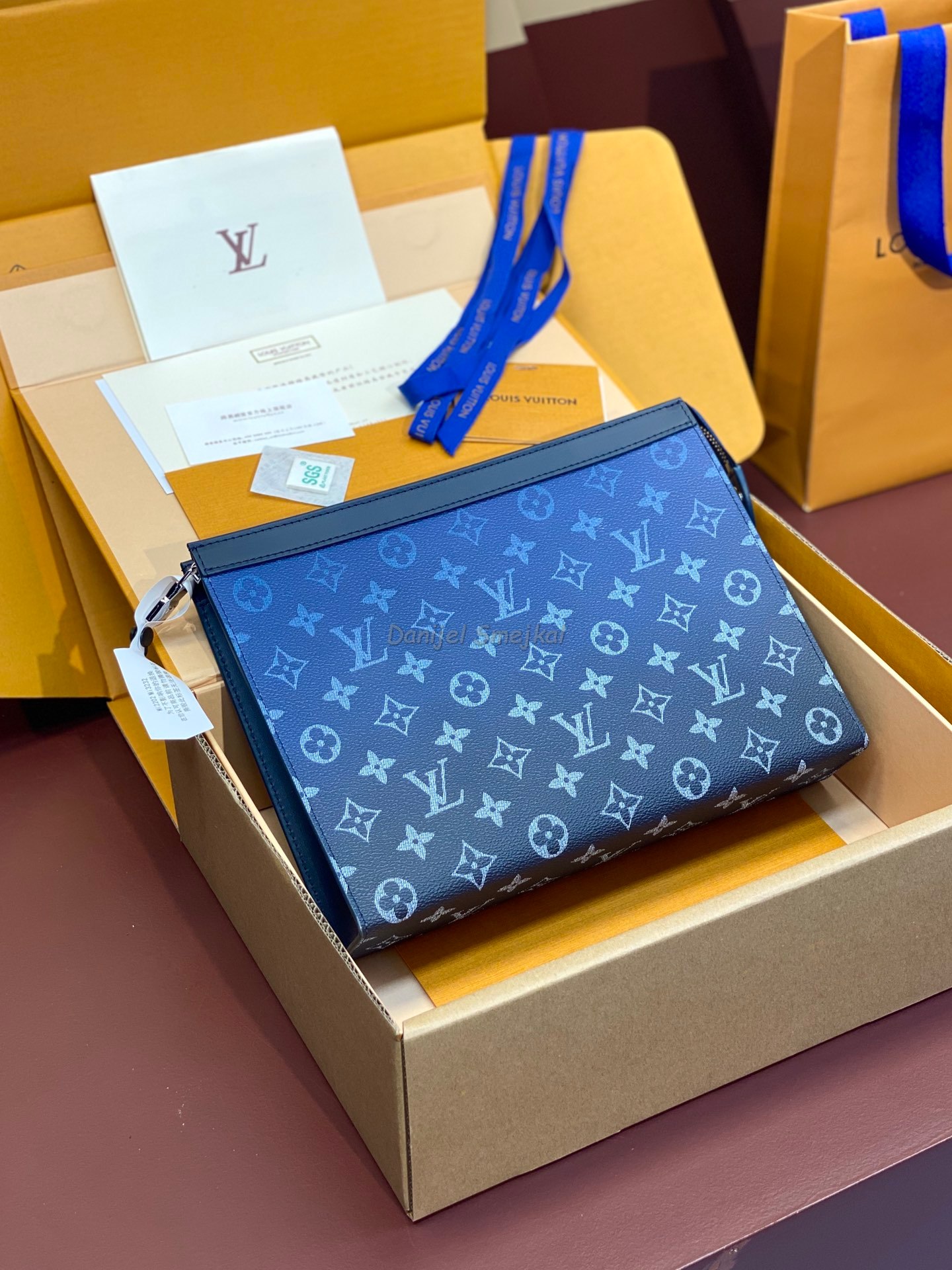 Louis Vuitton Pochette Monogram Eclipse 26cm