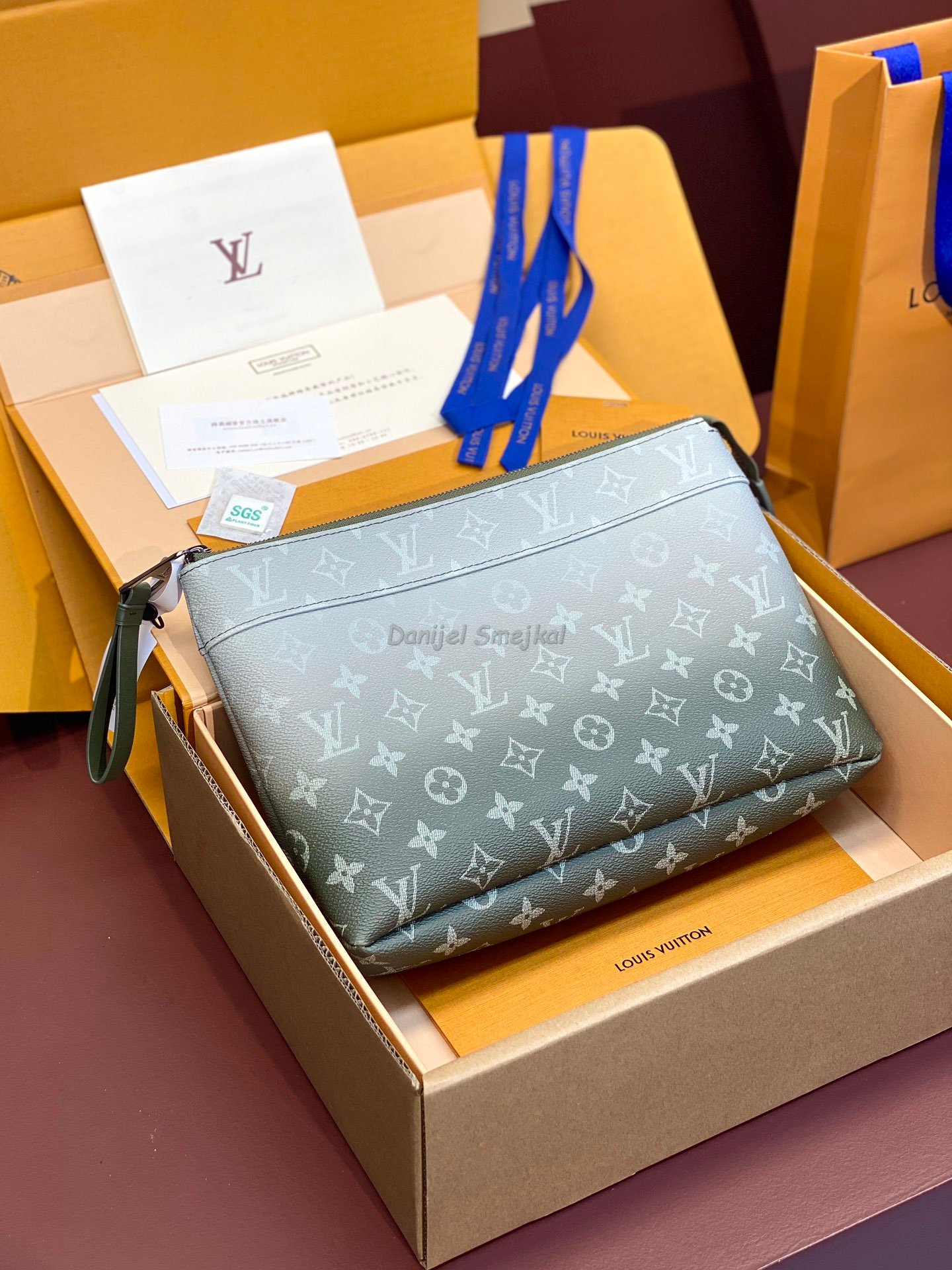 Louis Vuitton Pochette Voyage M11545 Monogram Eclipse 32cm