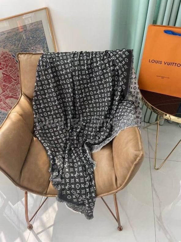 Louis Vuitton Scarf 