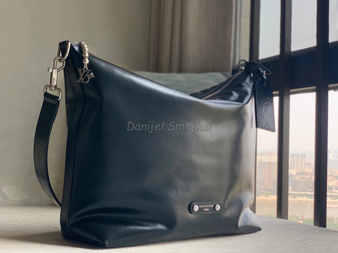 2025 Louis Vuitton Vagabond Hobo H35 Mens Bag M13986 38cm 