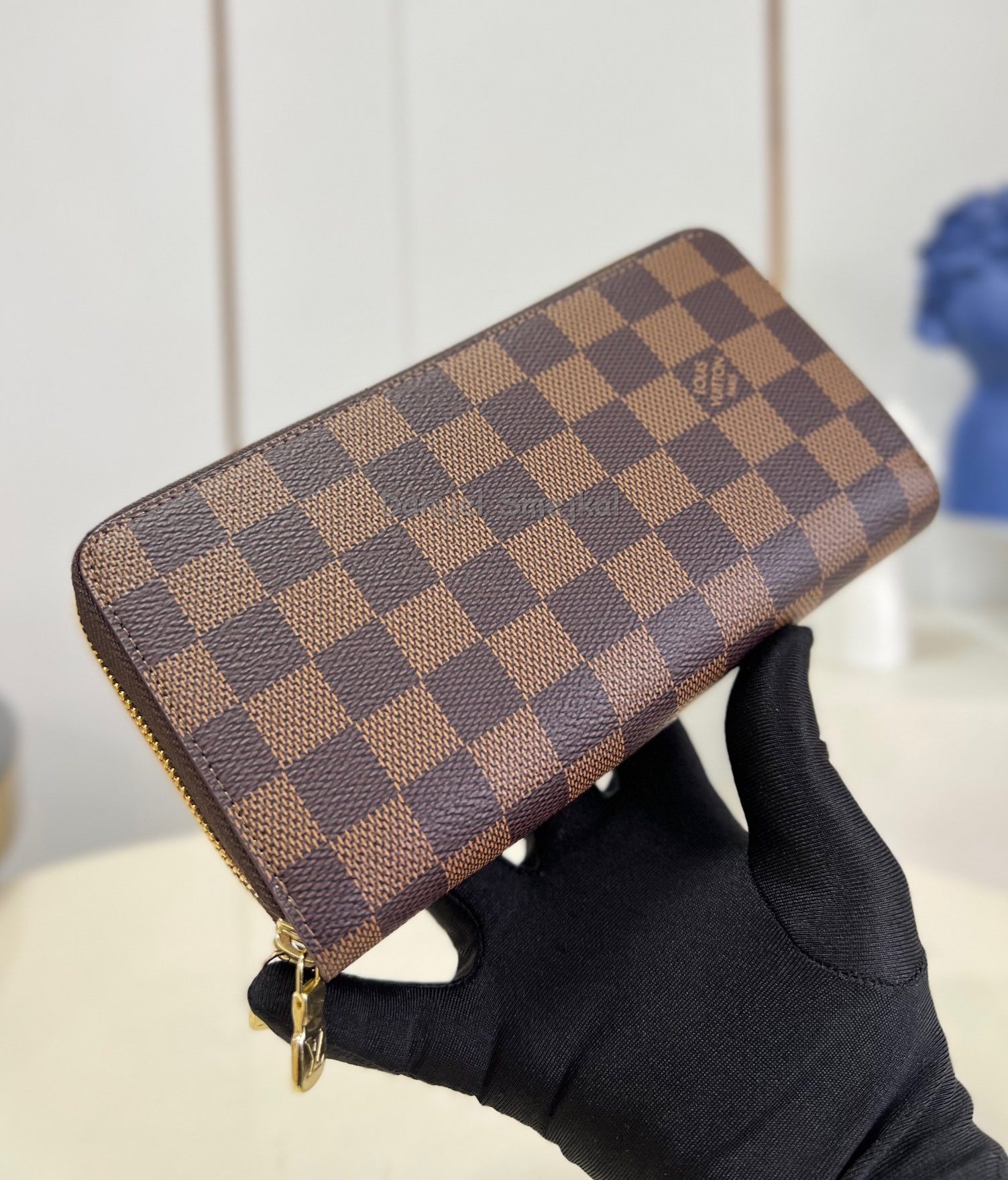 Louis Vuitton Zippy Wallet 