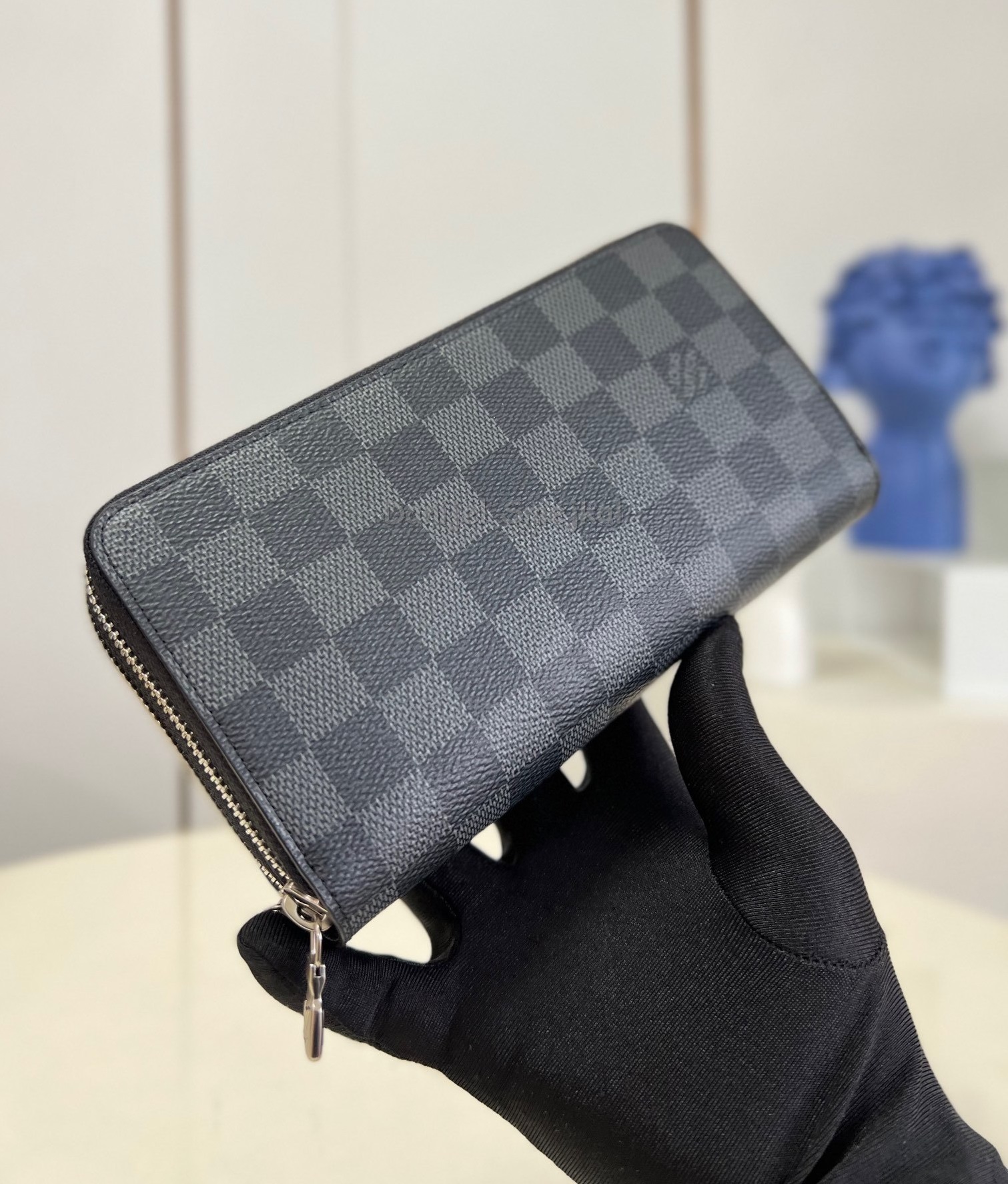 Louis Vuitton Zippy Wallet 