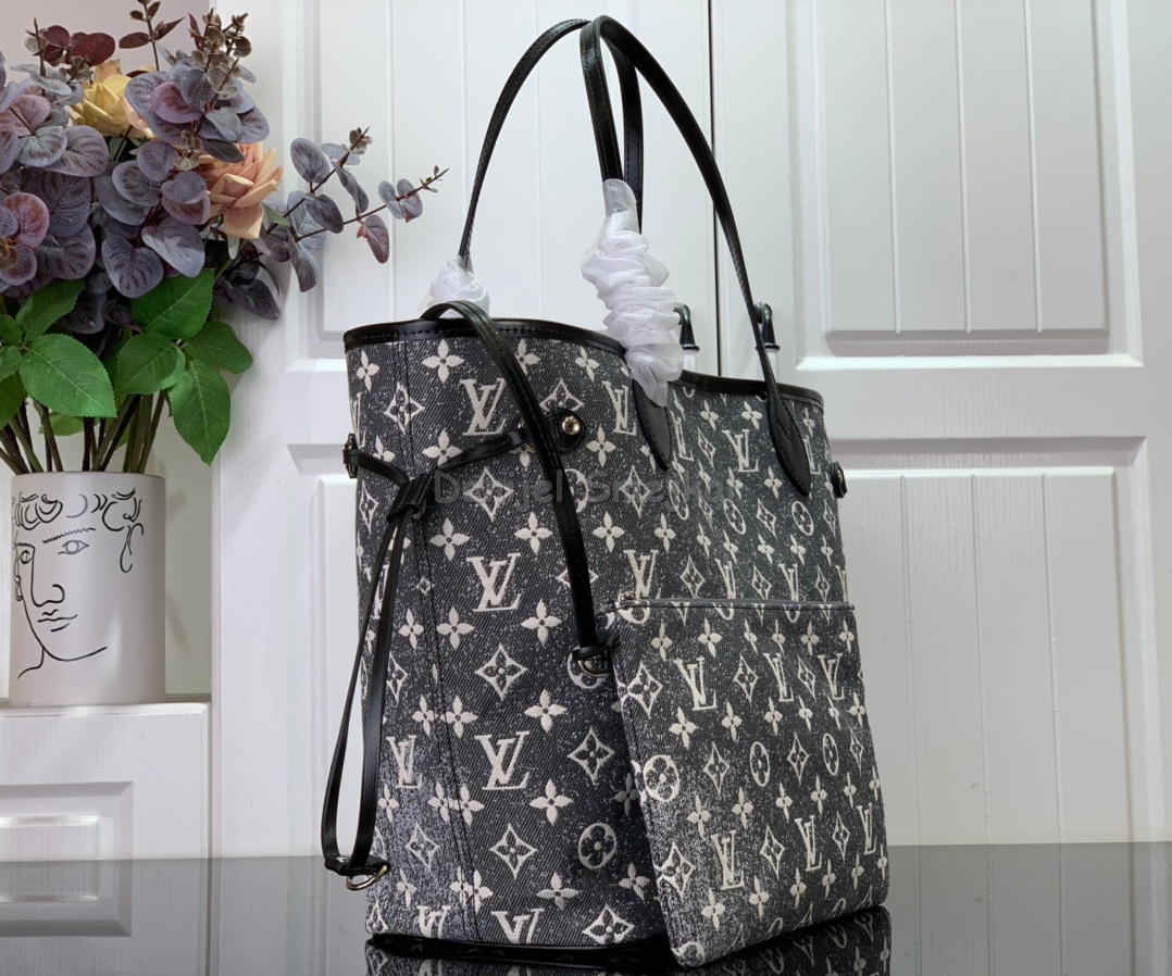 Louis Vuitton m21465 Neverfull MM Black Monogram 31cm