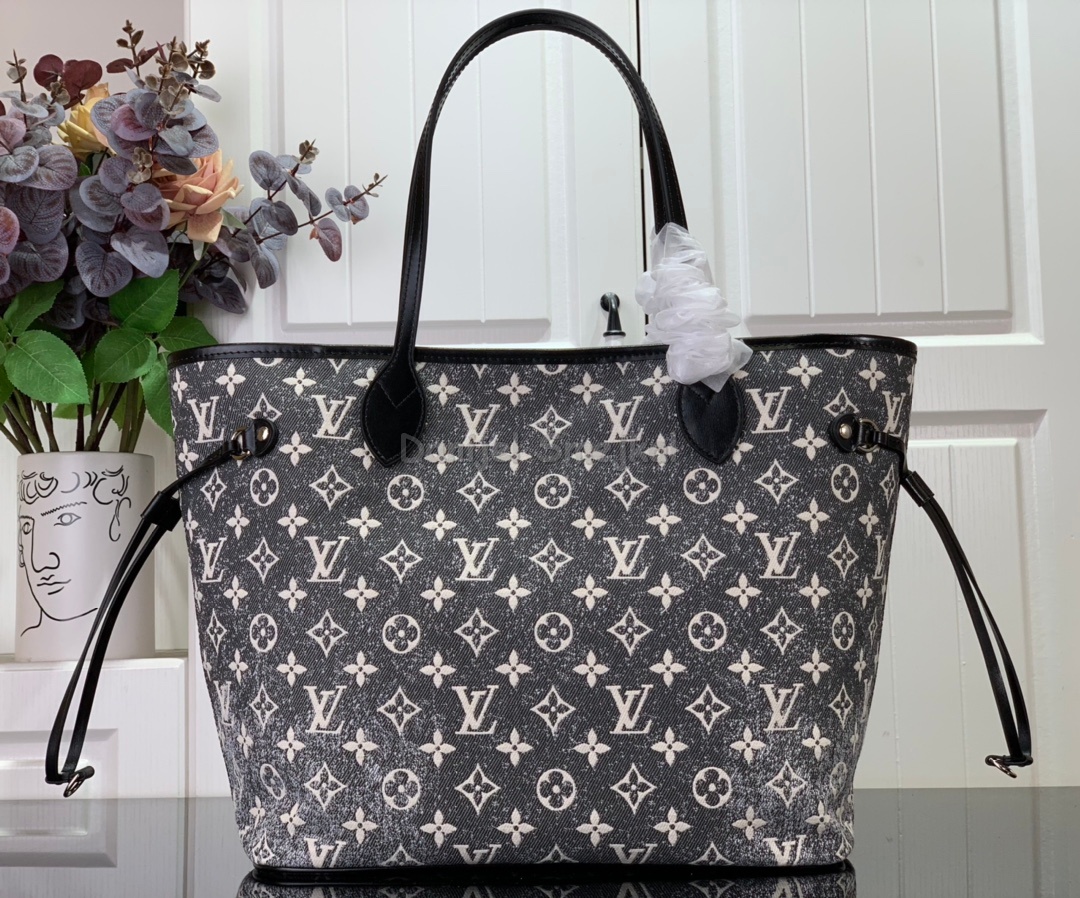 Louis Vuitton m21465 Neverfull MM Black Monogram 31cm
