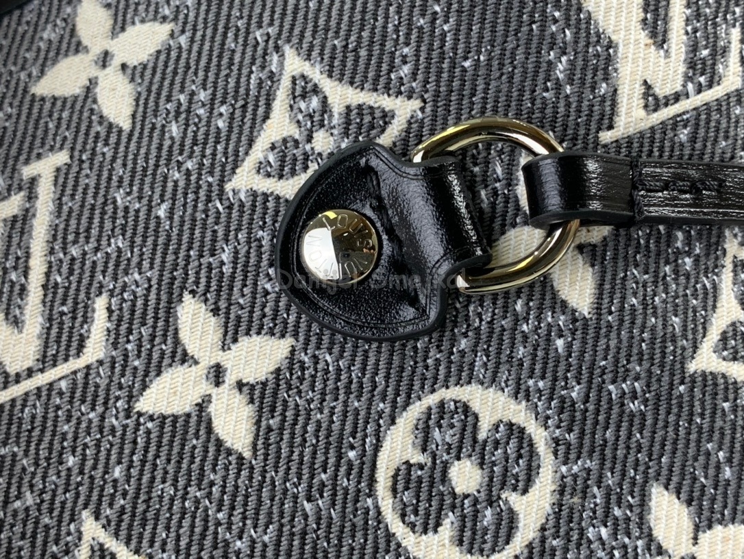Louis Vuitton m21465 Neverfull MM Black Monogram 31cm