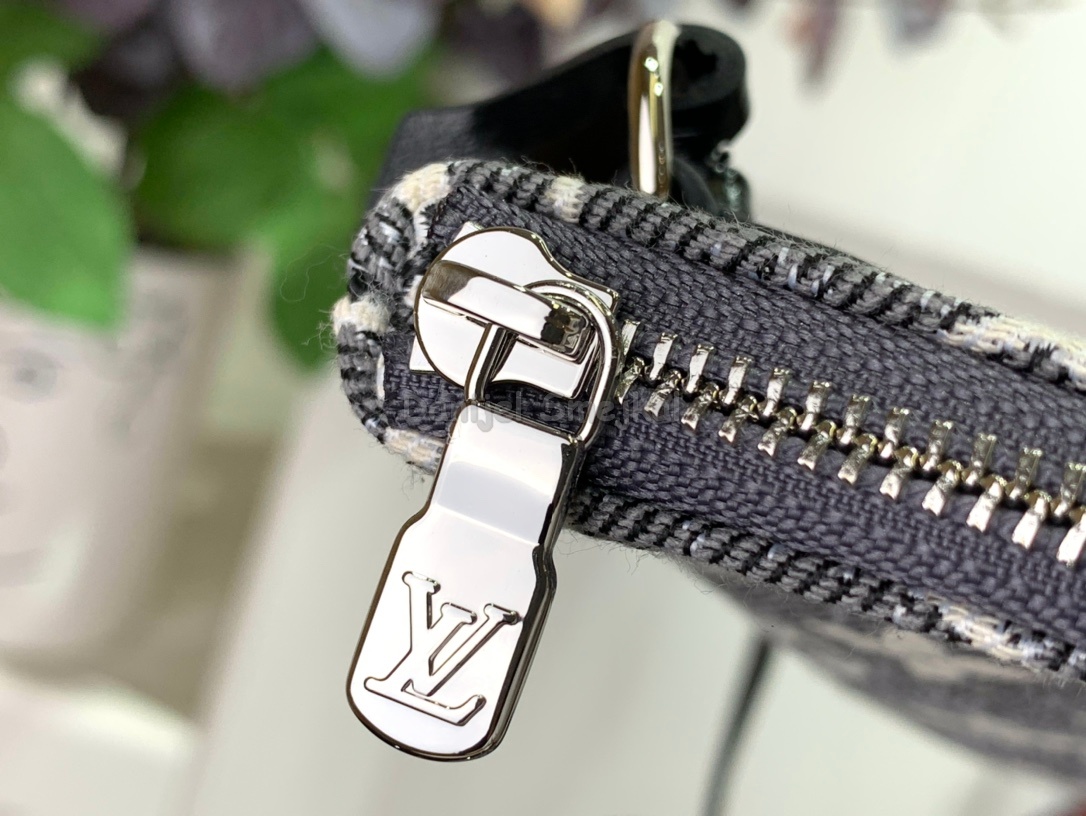 Louis Vuitton m21465 Neverfull MM Black Monogram 31cm