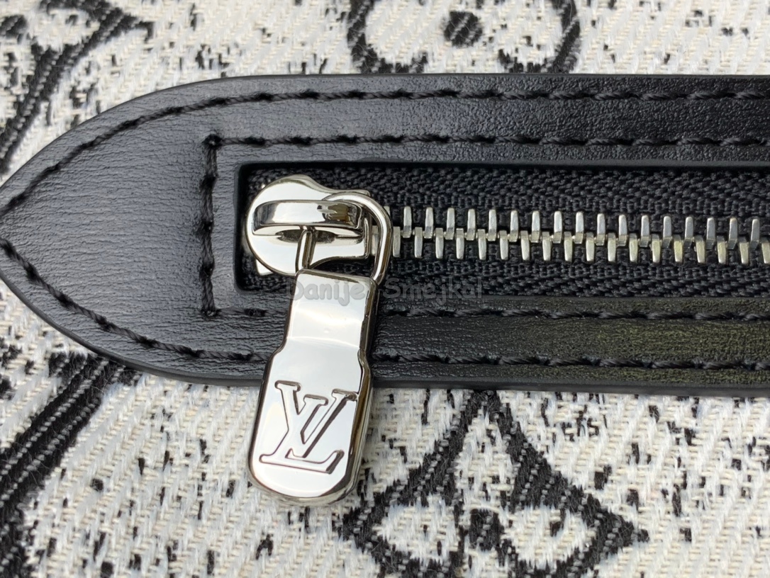 Louis Vuitton m21465 Neverfull MM Black Monogram 31cm