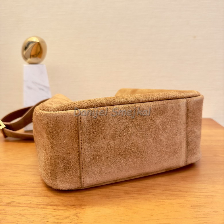 Yves Saint Laurent Bucket Bag 713938 22cm