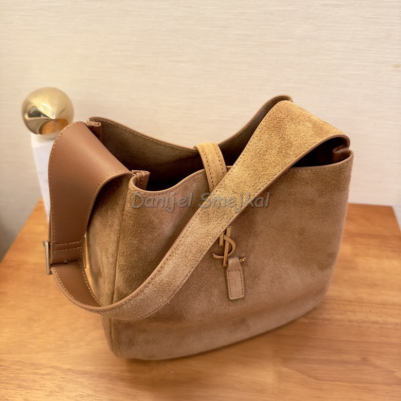 Yves Saint Laurent Bucket Bag 713938 22cm