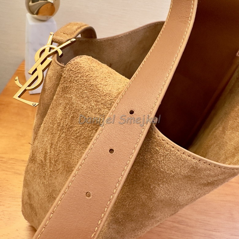Yves Saint Laurent Bucket Bag 713938 22cm